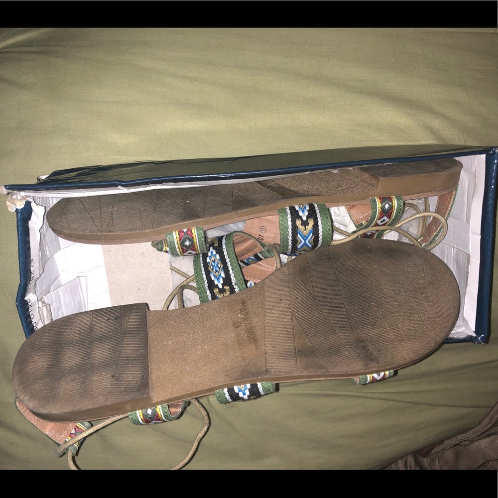 Green Aztec pattern gladiator sandals! - Picture 7 of 7